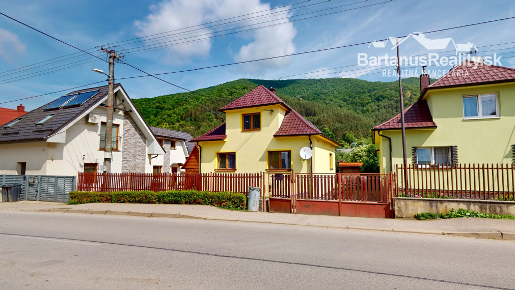 Na predaj rodinný dom v obci Košecké Podhradie, pri okresnom meste Ilava.