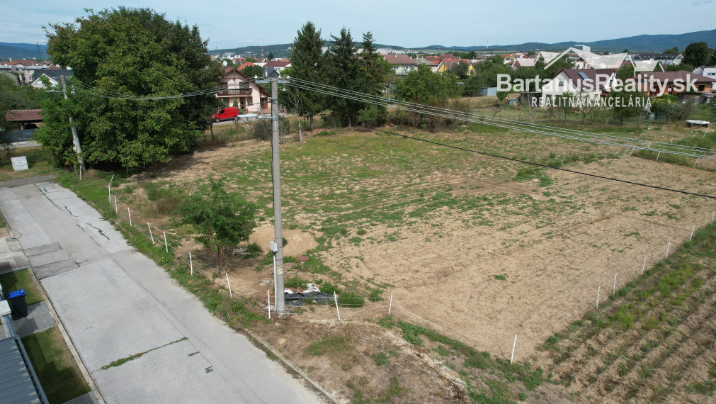 Na predaj investičný pozemok v Trenčianskej Turnej o rozlohe 866 m2.